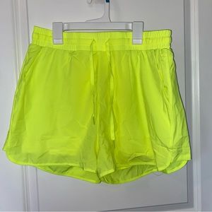 V2 flo shorts in tiki